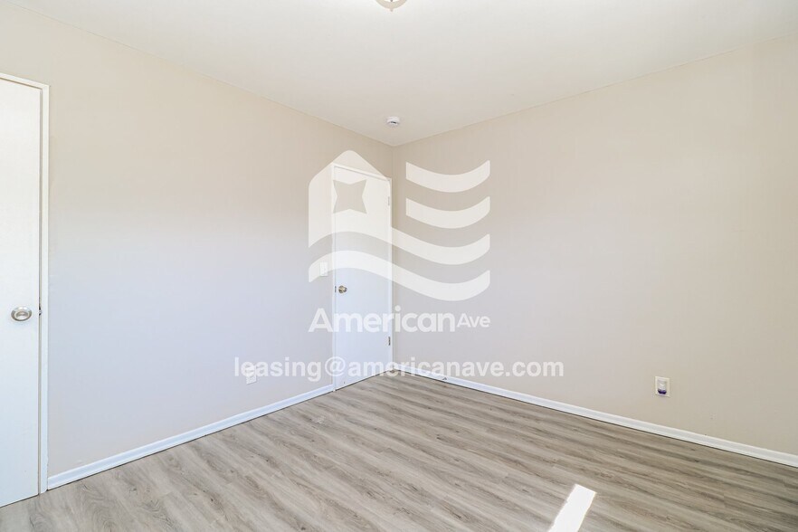 Building Photo - 1137 Maple Ave