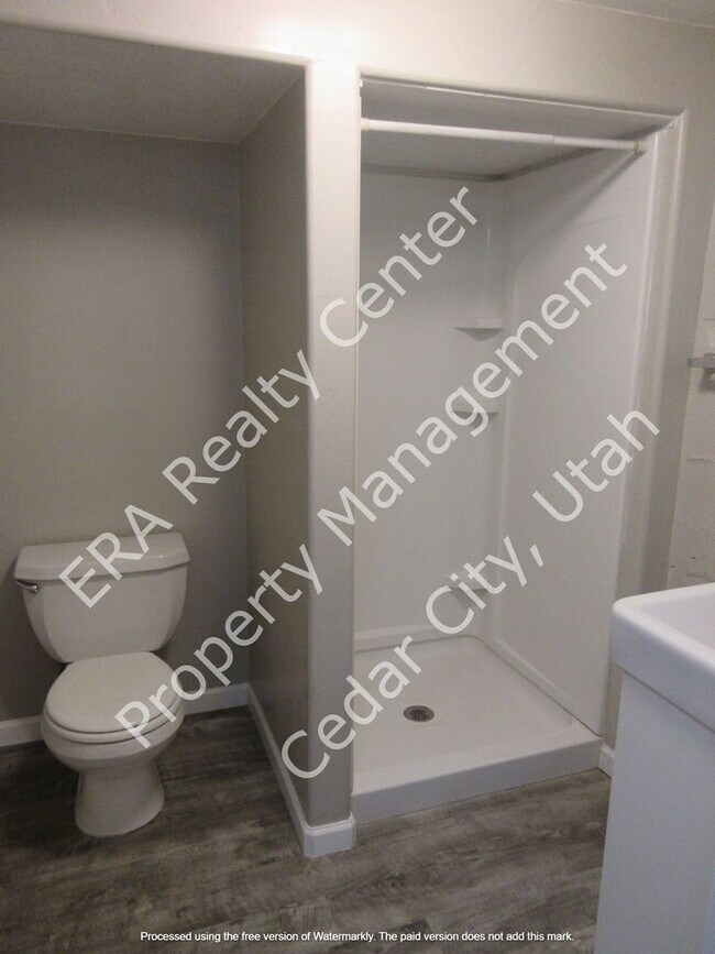 Building Photo - Move-in Bonus!!! Charming 4 bedroom, 2 bath single family home