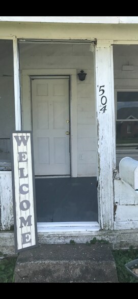 Building Photo - 504 W 9th St