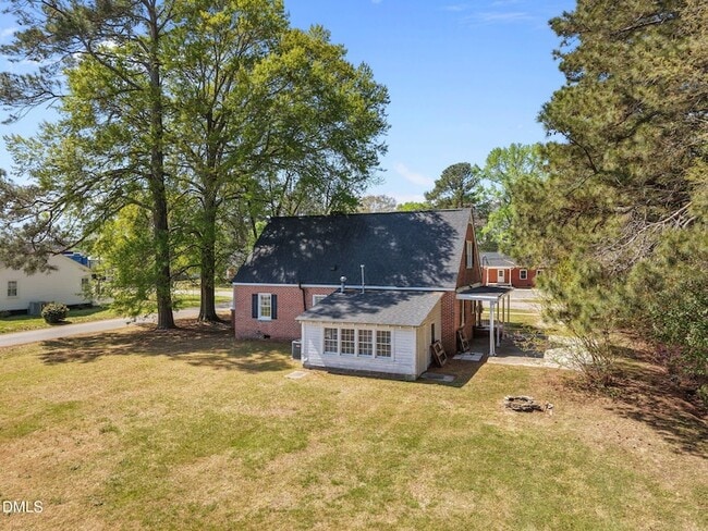 Building Photo - 302 W Main St