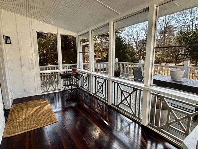 Building Photo - 125 Lantern Ridge Dr