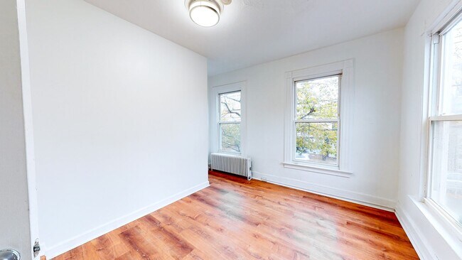 Building Photo - Spacious, Fully Renovated 3BR in Prime Eas...