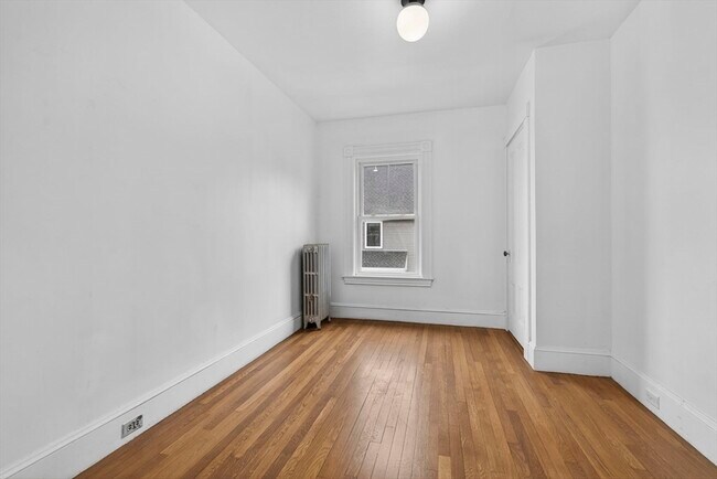 Building Photo - 166 Elliot St