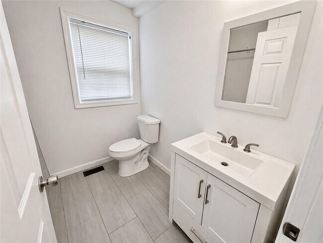 Building Photo - 35 Douglas Ave