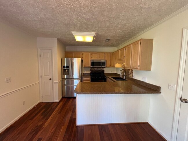 Building Photo - Recently Renovated Home in Wilmington