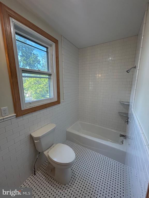 Building Photo - 212 Forrest Ave