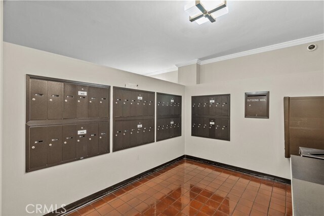 Building Photo - 330 W California Blvd