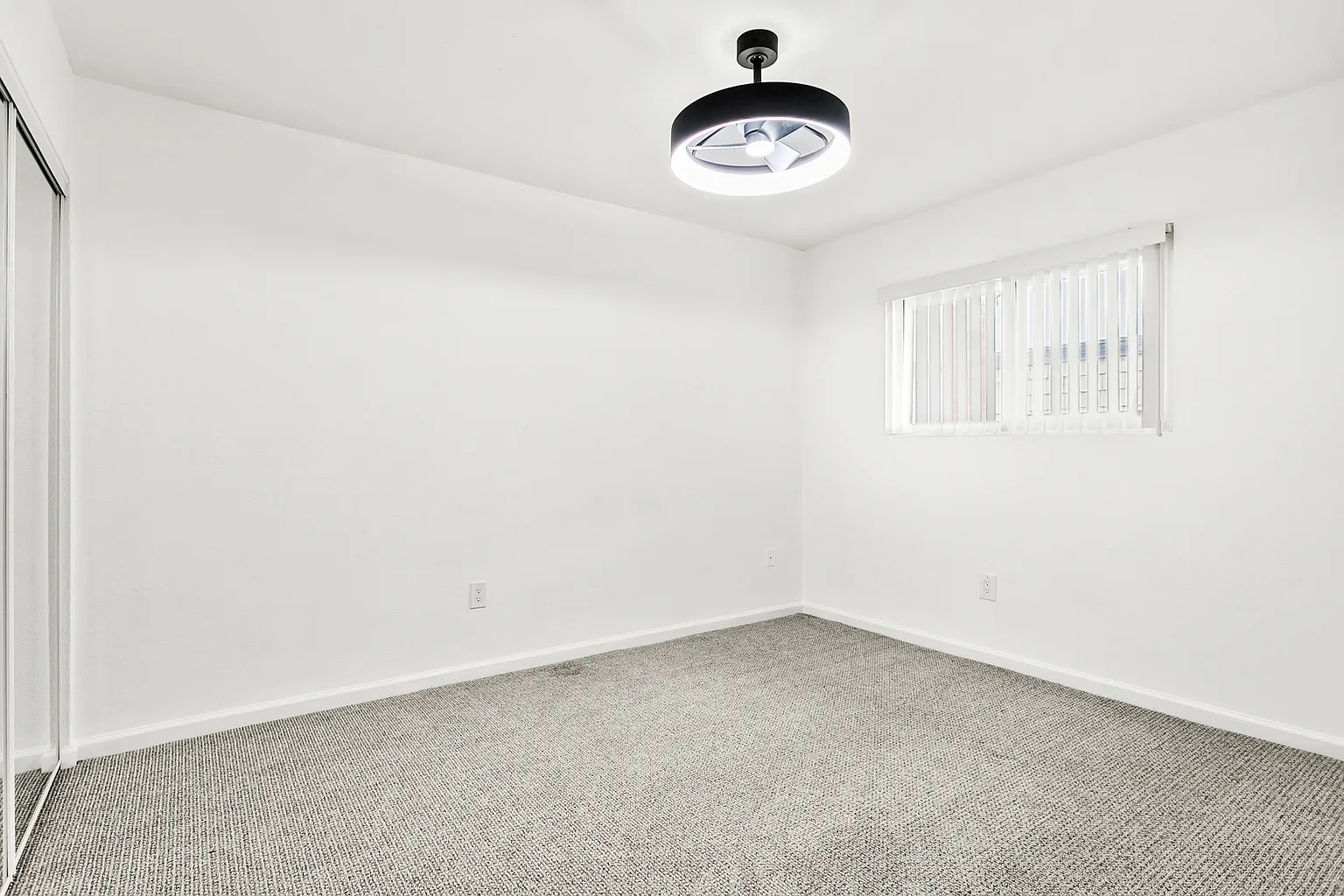 Building Photo - Pacific Crest Apartments