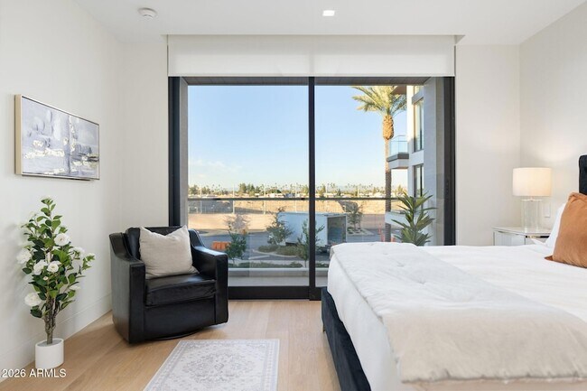 Building Photo - 6587 N Palmeraie Blvd