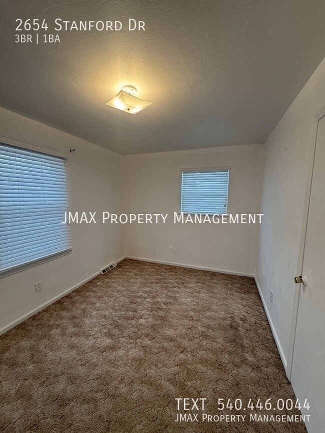 Building Photo - 2654 Stanford Dr