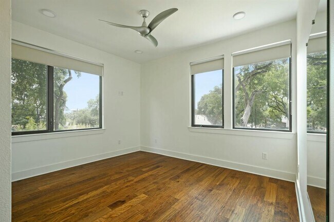 Building Photo - 2017 Kinney Ave