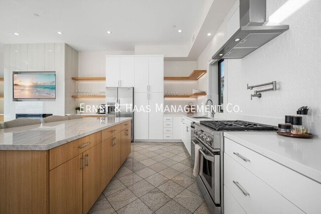 Building Photo - 1724 Bluff Pl