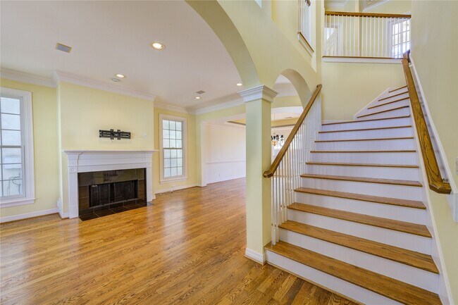 Building Photo - 2124 Nantucket Dr