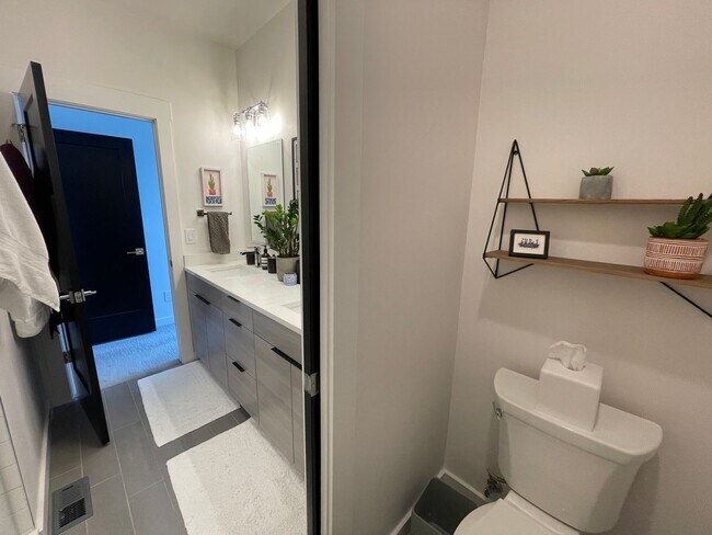 Building Photo - Modern 2BR + Office Townhome with Rooftop Deck in Prime Sunnyside/Highlands Location