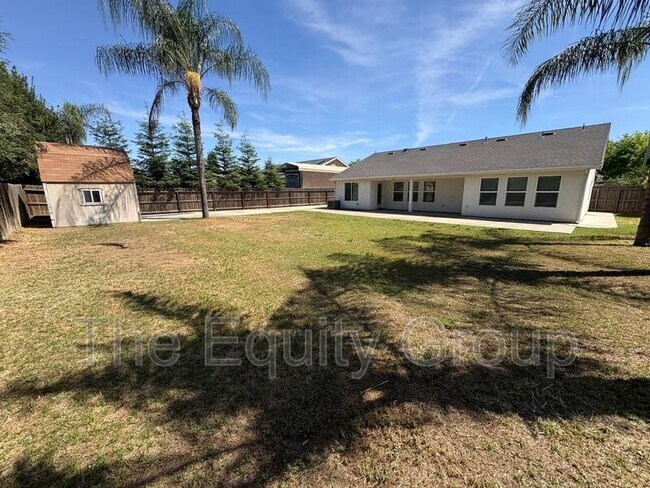 Building Photo - 3316 W Wren Ave