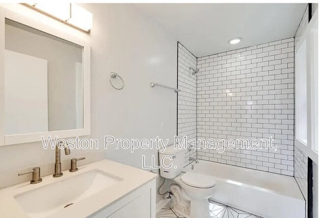 Building Photo - 711 NW 30th St