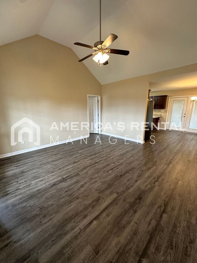 Building Photo - Home Available For Rent In Warrior!! Avail...