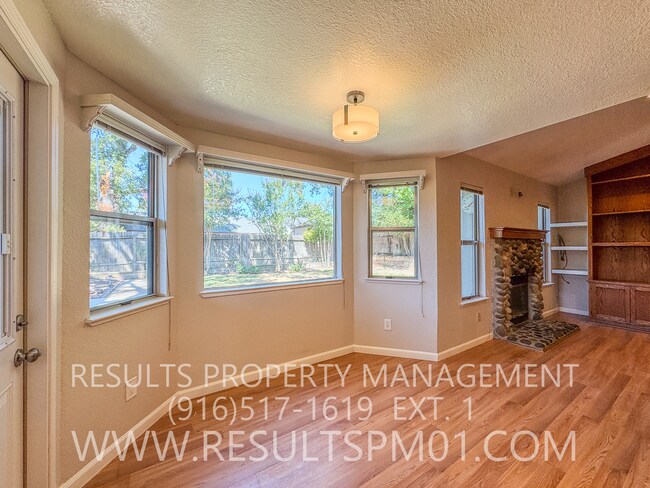 Building Photo - 3 bedroom on a Large Corner Lot
