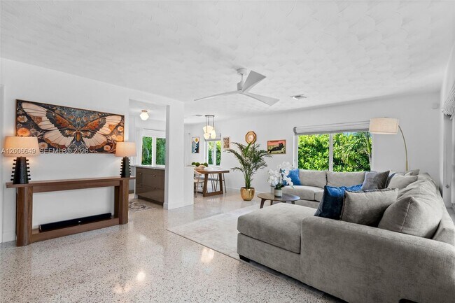 Building Photo - 930 N 11th Ct