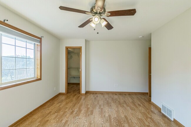 Building Photo - 1008 Oak St