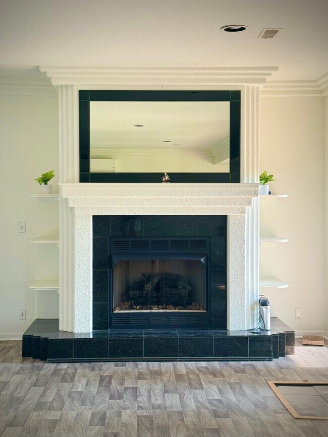 Building Photo - 5912 NE Turquoise Dr