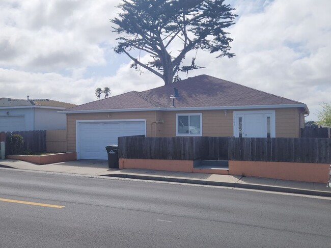 Primary Photo - 1605 Flores St