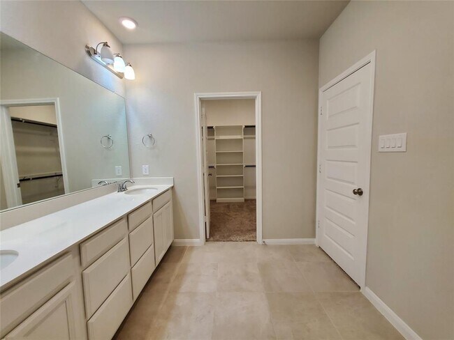 Building Photo - 1526 Beach Oak Dr