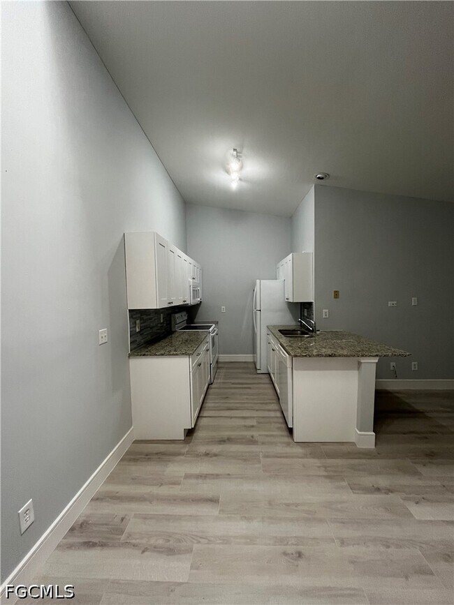 Building Photo - 5111 SW Courtyards Ct