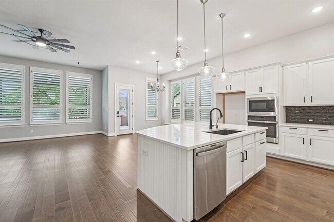 Building Photo - 197 Left Frk Dr