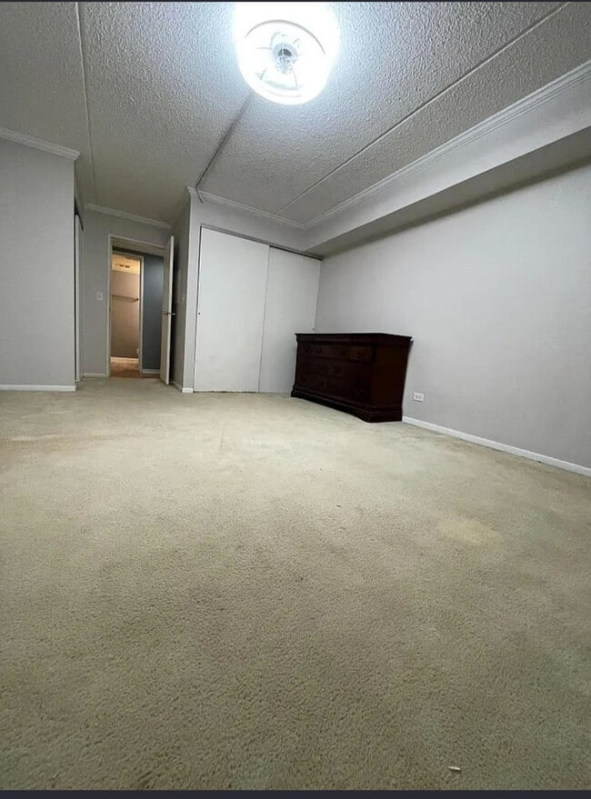 Building Photo - 5S066 Pebblewood Ln