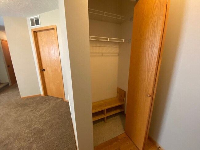 Building Photo - 3 Bedroom Townhome in South Fargo!!