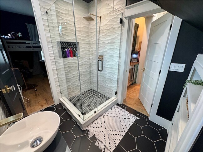 Building Photo - 805 Cordell St