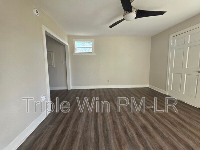 Building Photo - 16 Hum Rd