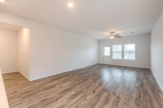 Building Photo - 100 Ashe Juniper Wy