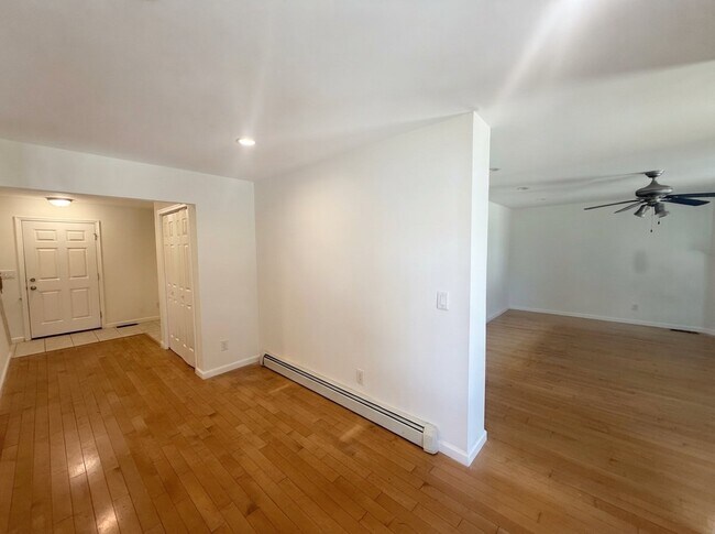 Building Photo - 1541 Monmouth Ave