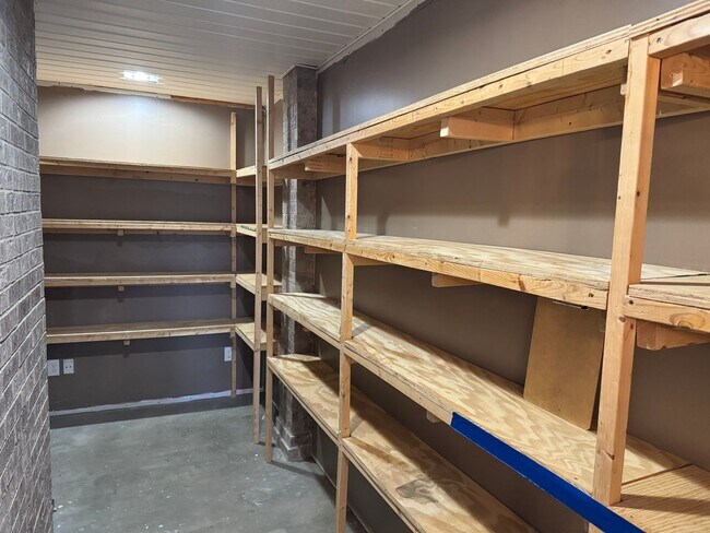 Building Photo - Immaculate home in Gentry close to schools