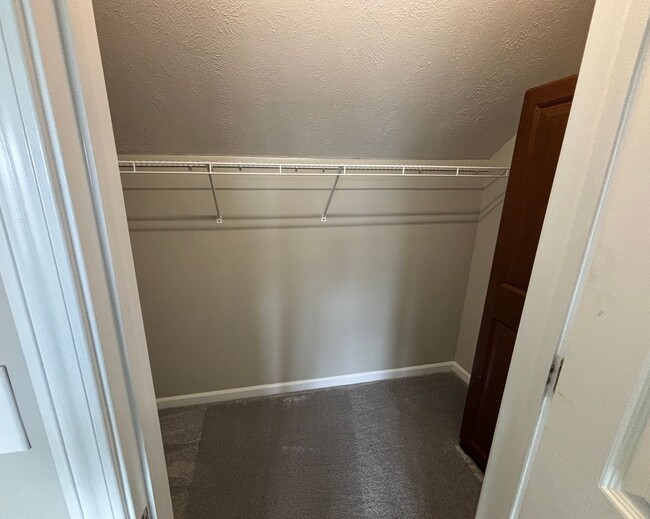 Building Photo - 4-bedroom, 2.5 bathroom unfurnished home in Saint Joseph