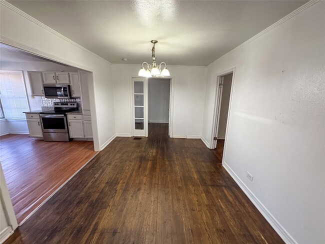 Building Photo - 1431 W Chestnut St