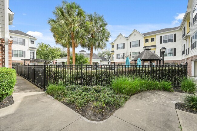 Building Photo - 9200 Westheimer Rd