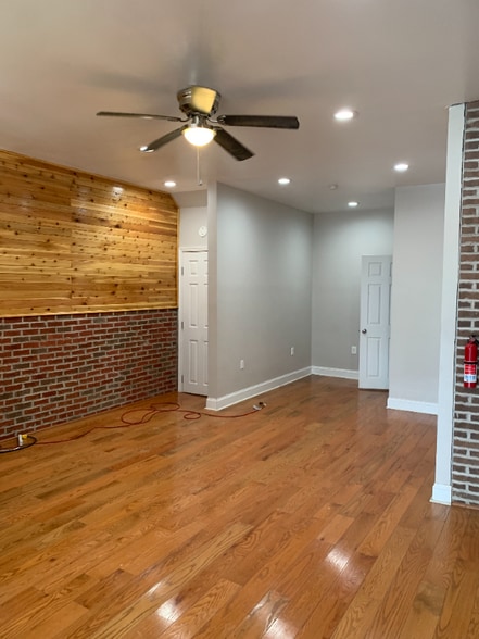 Building Photo - 2743 Kensington Ave