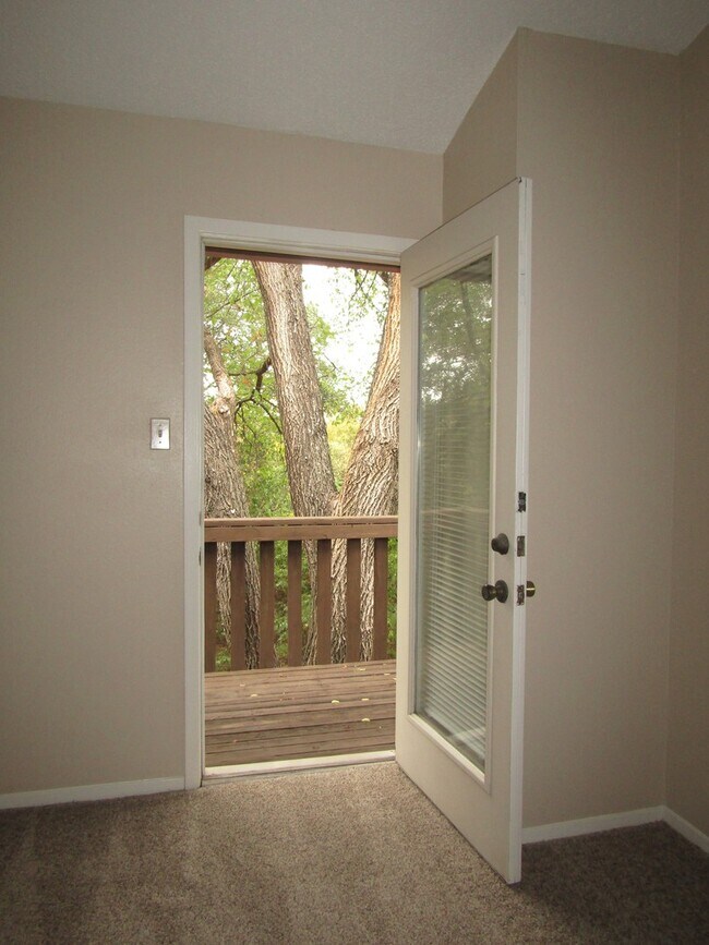 Building Photo - 812 Ramble Ln