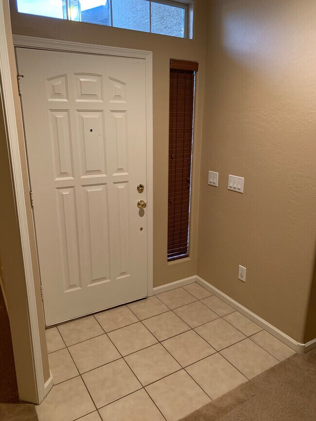 Building Photo - Very Nice 3 bedroom 2 bath home with a guest house