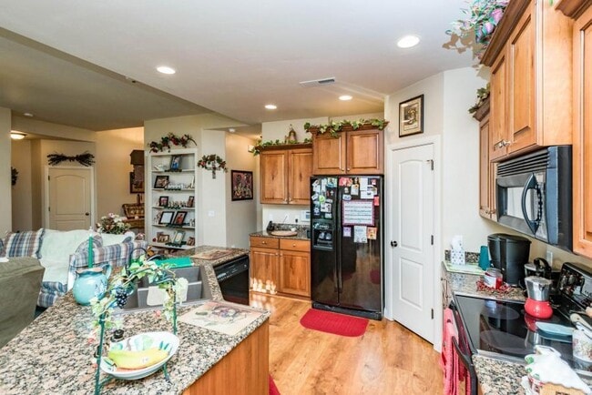 Building Photo - 3 Bedroom Home In South Pointe Subdivision...