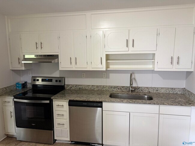 Building Photo - 609 9th St NW