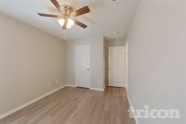 Building Photo - 881 Darst Dr