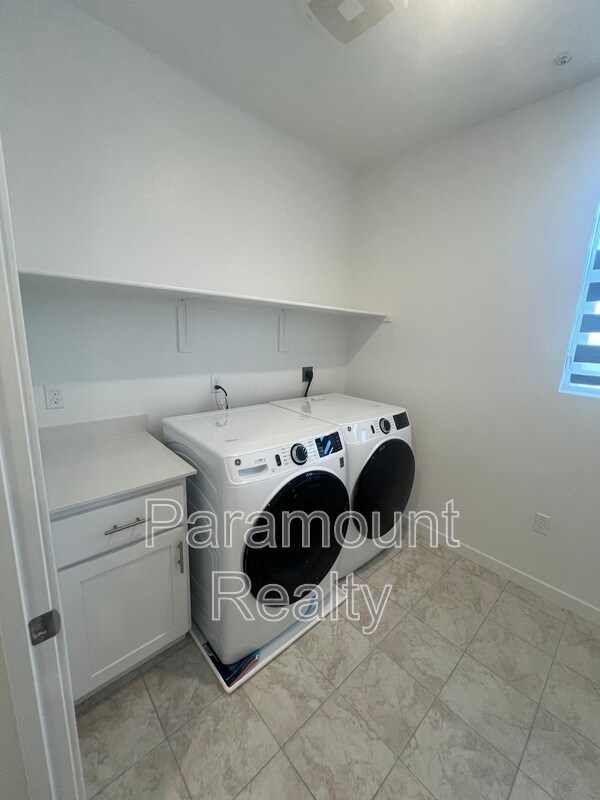 Building Photo - 1740 Lacey Ave
