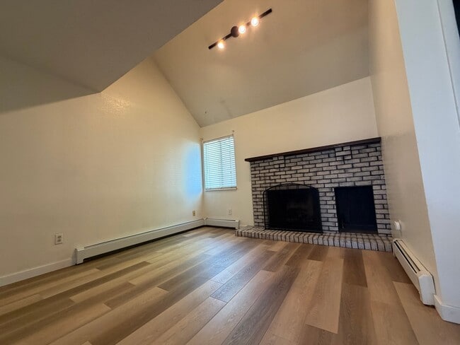 Building Photo - 919 44th Ave Ct