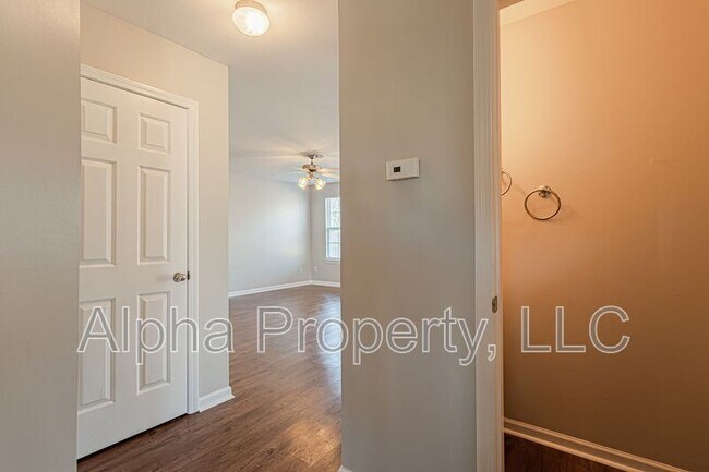 Building Photo - 204 Pope Ln