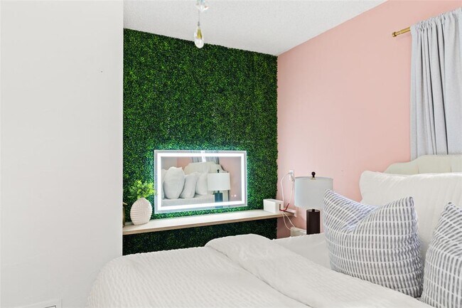 Building Photo - 314 W Alva St