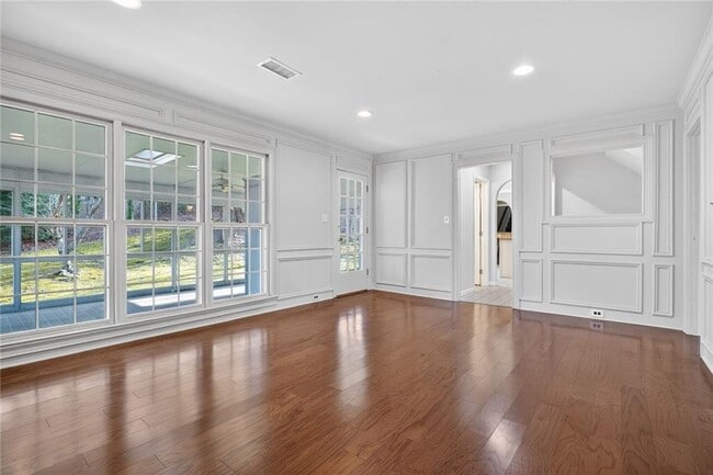 Building Photo - 5340 Tally Green Dr